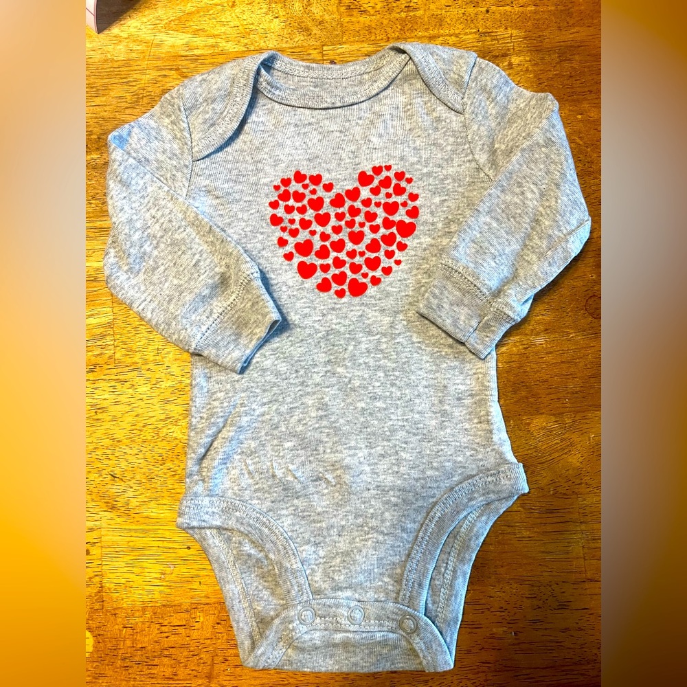 New Carters long sleeve heart onesie ❤️
